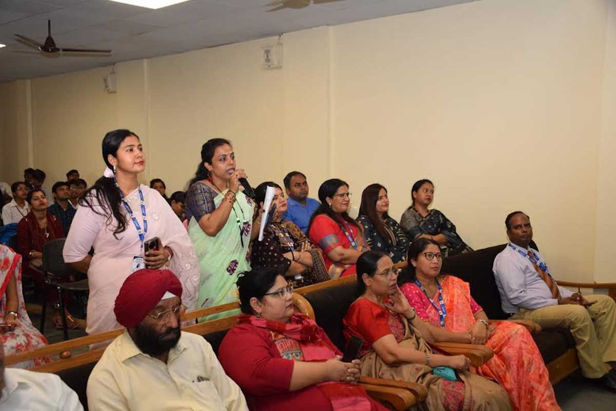 शिक्षकों को बताया गया शिक्षण में निरंतर सुधार की जरूरत